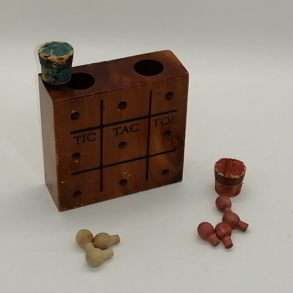 VTG. Travel Tic Tac Toe Game in Wood - Picture 8 of 14